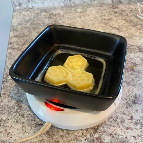Beeswax warmer melts with essential oils- lavender - Picture 2 of 2